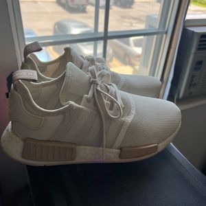 Women’s Adidas NMD R1 shoes Size 8 WOMENS